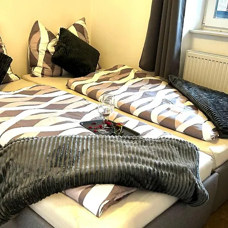 Zentrales Mit Balkon *