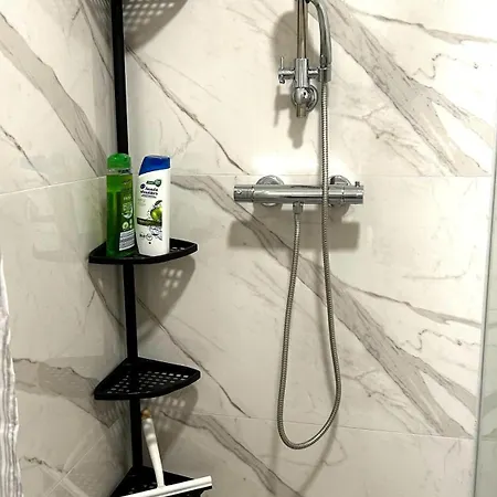 Zentrales Mit Balkon Appartement *